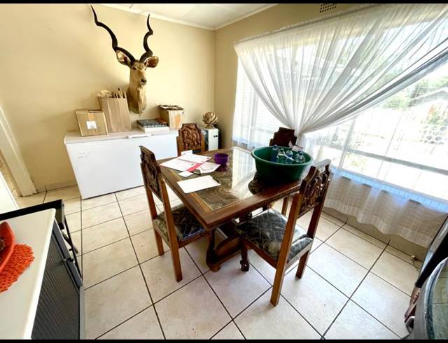 4 BEDROOM HOUSE FOR SALE IN NOORDHEUWEL